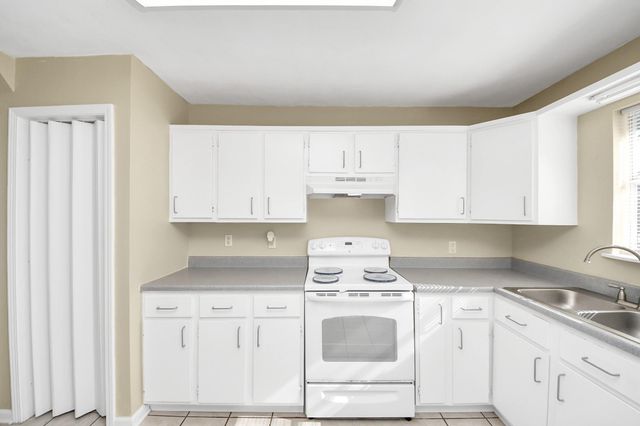 102 Live Oak Avenue, Baytown, TX 77520