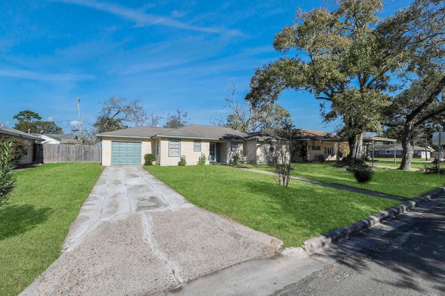 102 Live Oak Avenue, Baytown, TX 77520