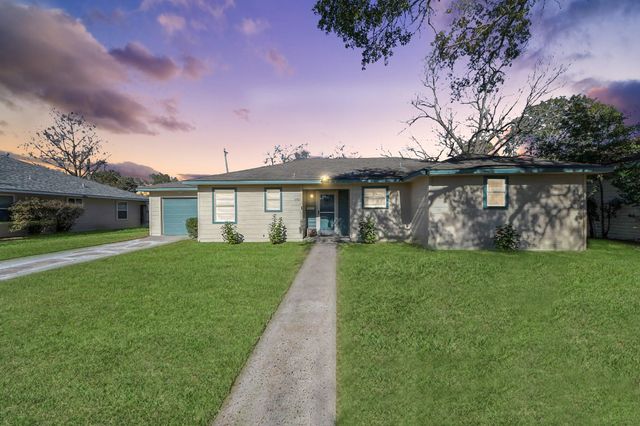 102 Live Oak Avenue, Baytown, TX 77520