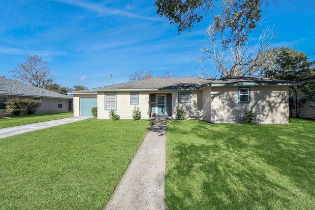 102 Live Oak Avenue, Baytown, TX 77520