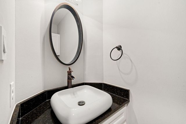 548 Westcross Street, Houston, TX 77018