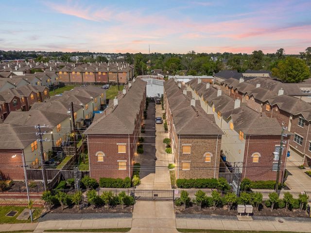 548 Westcross Street, Houston, TX 77018