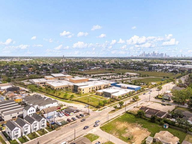 548 Westcross Street, Houston, TX 77018