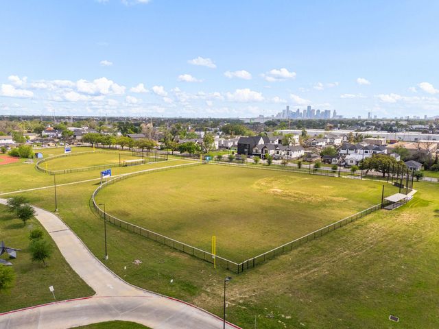 548 Westcross Street, Houston, TX 77018