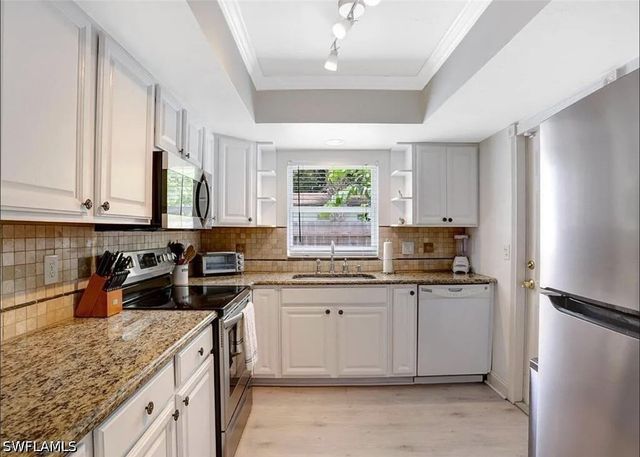 856 98th AVE N, Naples, FL 34108