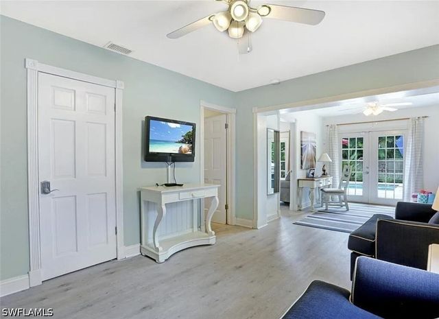 856 98th AVE N, Naples, FL 34108