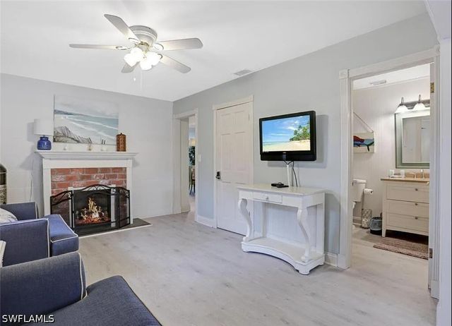 856 98th AVE N, Naples, FL 34108