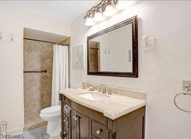 856 98th AVE N, Naples, FL 34108