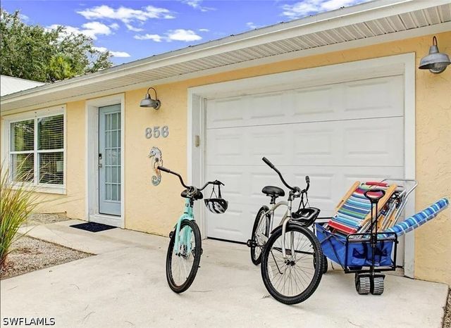 856 98th AVE N, Naples, FL 34108