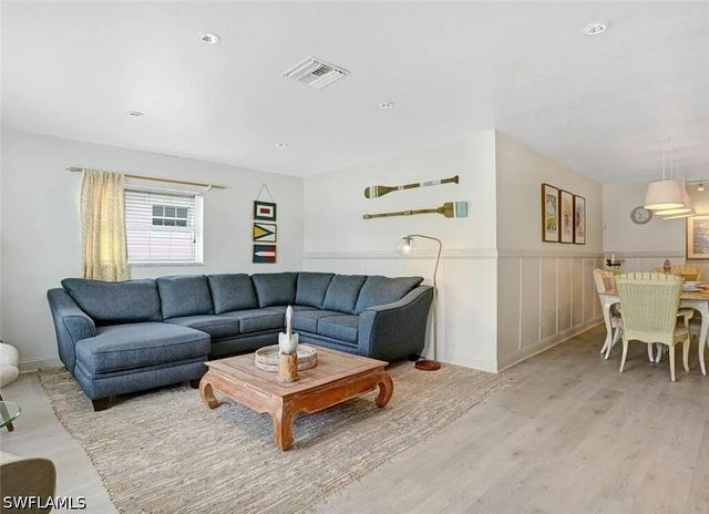 856 98th AVE N, Naples, FL 34108