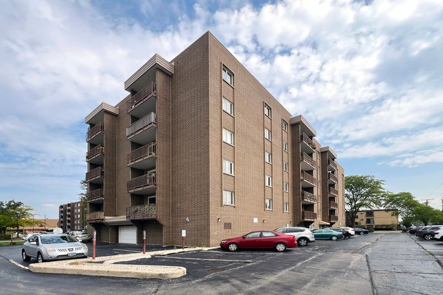 1365 Ashland Avenue 302, Des Plaines, IL 60016