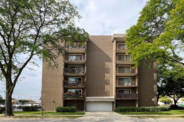 1365 Ashland Avenue 302, Des Plaines, IL 60016