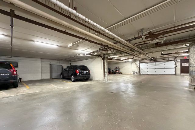 1365 Ashland Avenue 302, Des Plaines, IL 60016