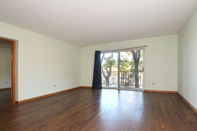 1365 Ashland Avenue 302, Des Plaines, IL 60016