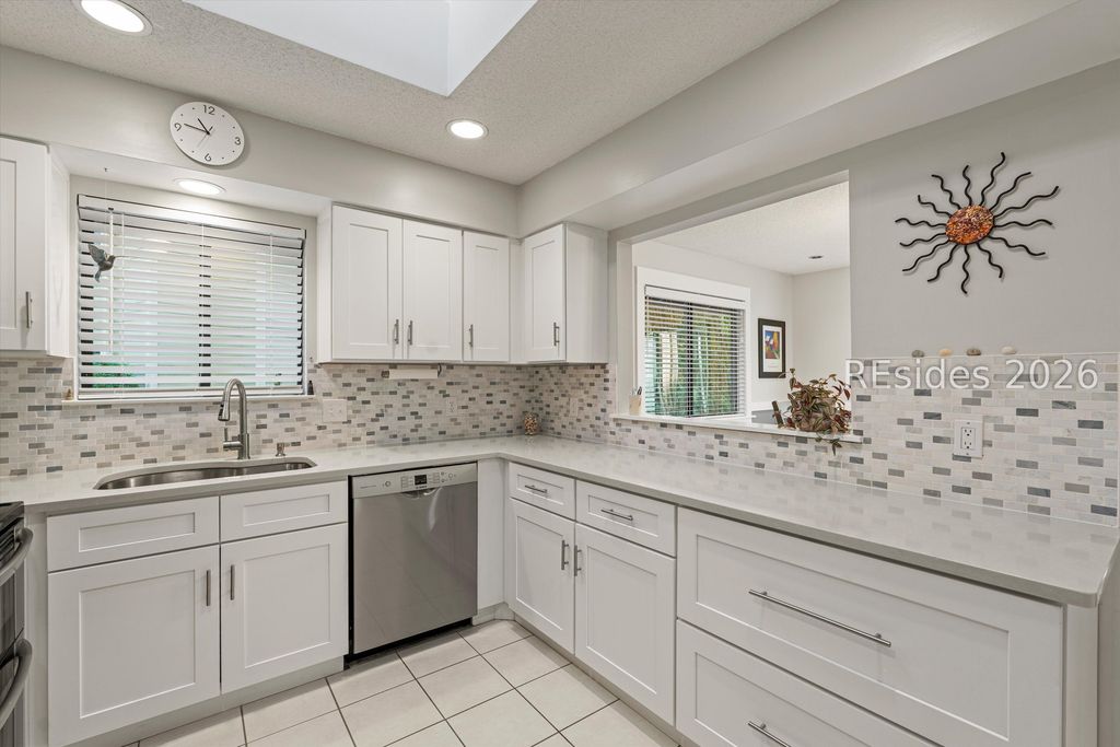 Image 10 of property listing at 50 Squiresgate Rd, Hilton Head Island, SC 29926