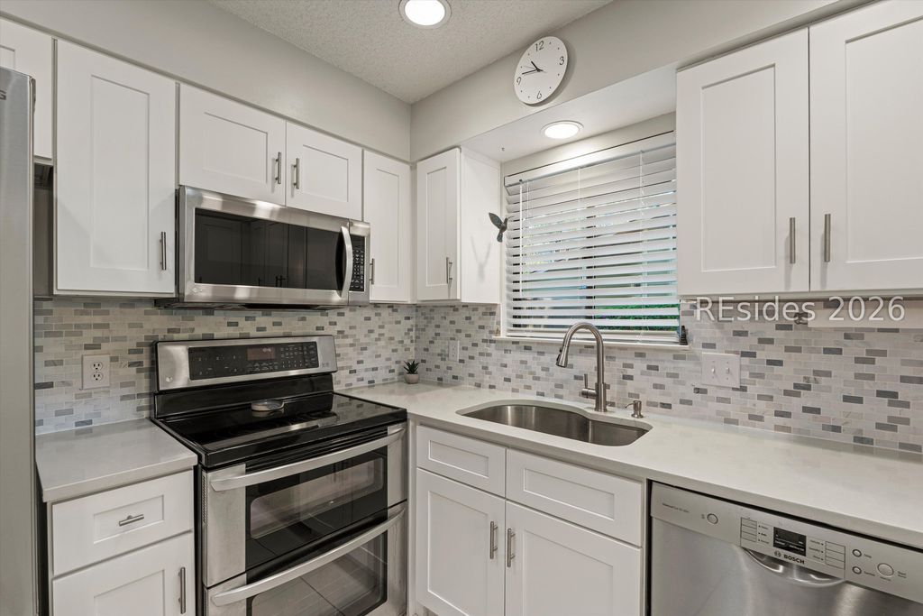Image 11 of property listing at 50 Squiresgate Rd, Hilton Head Island, SC 29926