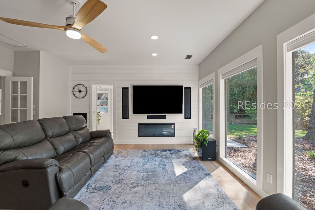 Image 18 of property listing at 50 Squiresgate Rd, Hilton Head Island, SC 29926