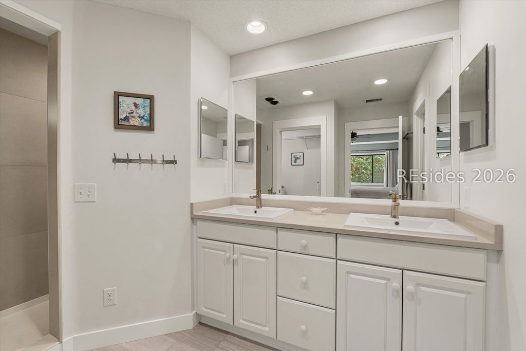 Image 25 of property listing at 50 Squiresgate Rd, Hilton Head Island, SC 29926