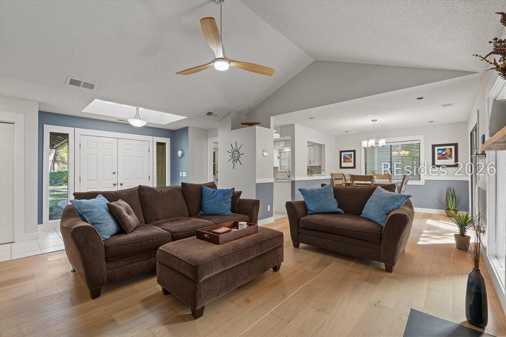 Image 6 of property listing at 50 Squiresgate Rd, Hilton Head Island, SC 29926