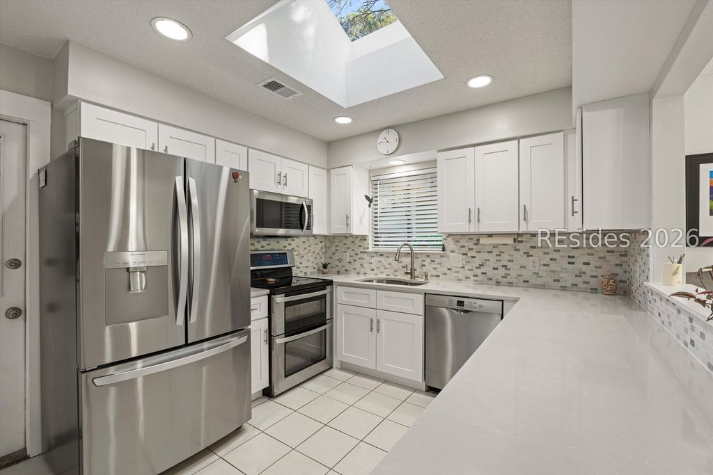 Image 9 of property listing at 50 Squiresgate Rd, Hilton Head Island, SC 29926