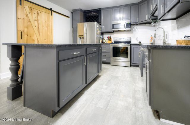 215 S Madison Ave, Louisville, KY 40243