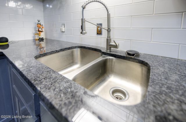 215 S Madison Ave, Louisville, KY 40243