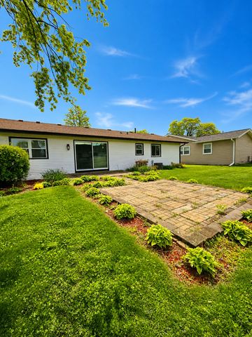 72 Braemar Drive, Elk Grove Village, IL 60007