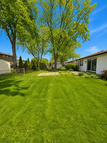 72 Braemar Drive, Elk Grove Village, IL 60007