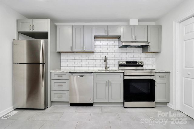 407 Pine Street, Mount Holly, NC 28120