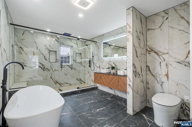 83 Madison Avenue, Rochelle Park, NJ 07662