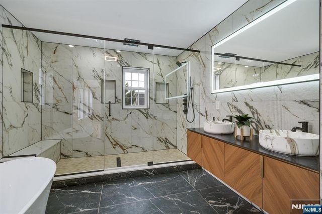 83 Madison Avenue, Rochelle Park, NJ 07662