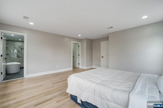 83 Madison Avenue, Rochelle Park, NJ 07662