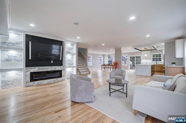 83 Madison Avenue, Rochelle Park, NJ 07662