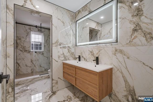 83 Madison Avenue, Rochelle Park, NJ 07662