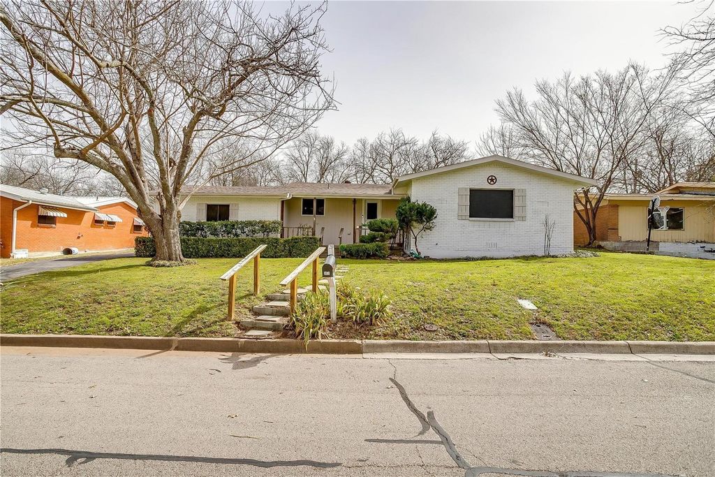 302 Case Street, Weatherford, TX 76086