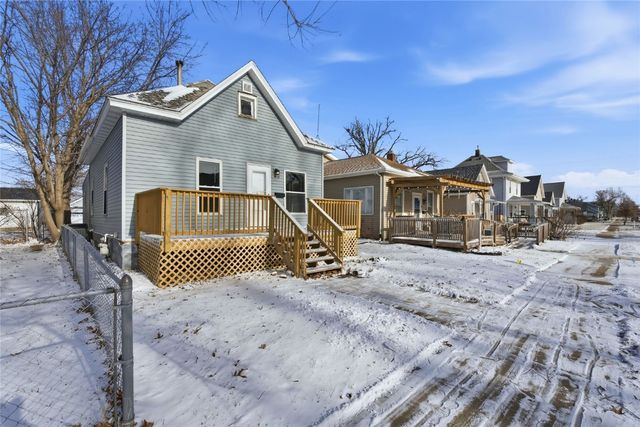 1128 B Avenue NW, Cedar Rapids, IA 52405