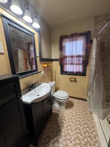 5300 W Euclid AVENUE, Milwaukee, WI 53219