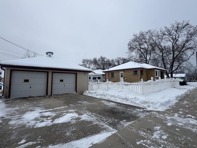 5300 W Euclid AVENUE, Milwaukee, WI 53219