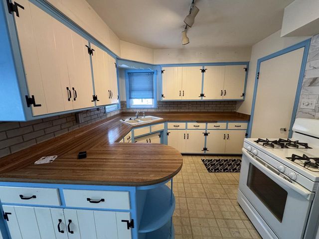 5300 W Euclid AVENUE, Milwaukee, WI 53219