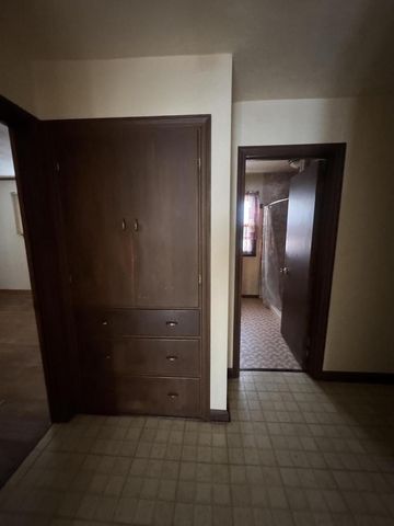 5300 W Euclid AVENUE, Milwaukee, WI 53219