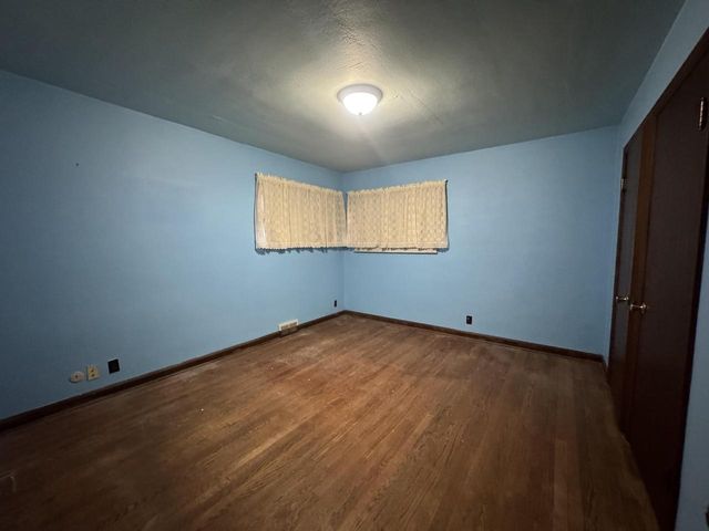 5300 W Euclid AVENUE, Milwaukee, WI 53219