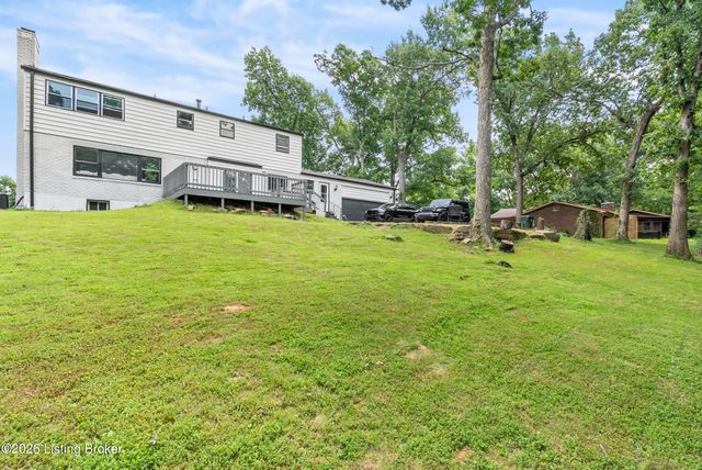 9108 Lakeridge Dr, Louisville, KY 40272