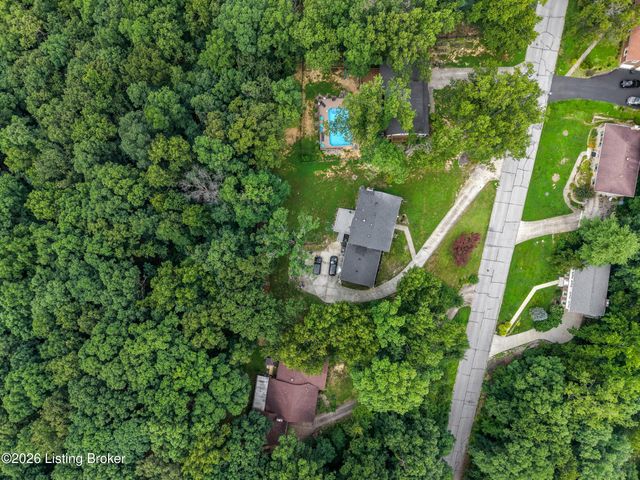 9108 Lakeridge Dr, Louisville, KY 40272
