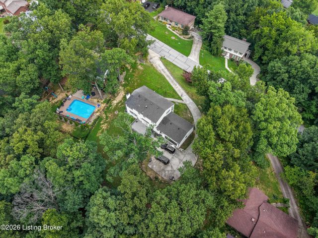 9108 Lakeridge Dr, Louisville, KY 40272