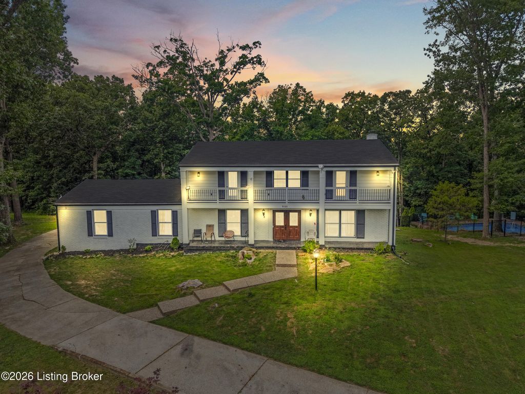 9108 Lakeridge Dr, Louisville, KY 40272