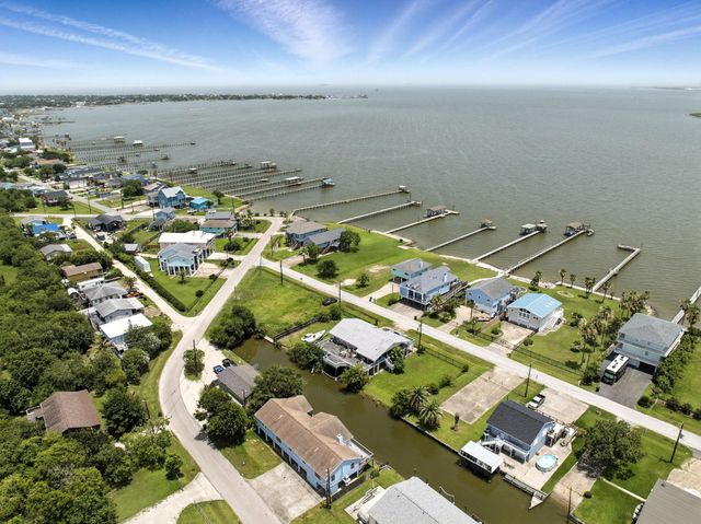 1612 Dick Bay Drive, Dickinson, TX 77539