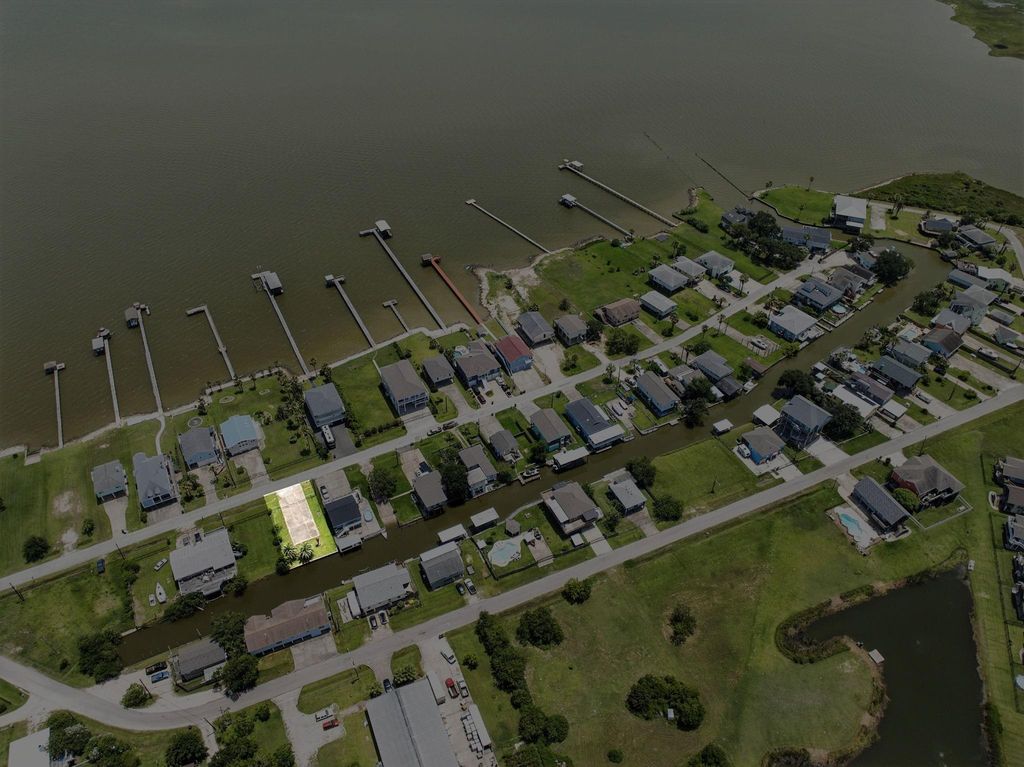1612 Dick Bay Drive, Dickinson, TX 77539