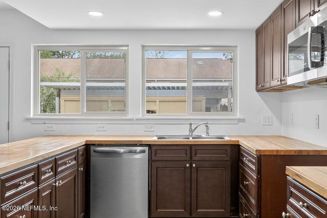 8207 KENSINGTON Square, Jacksonville, FL 32217