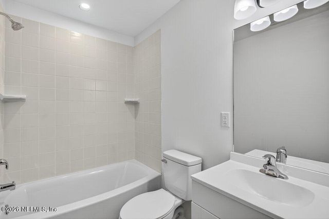 8207 KENSINGTON Square, Jacksonville, FL 32217