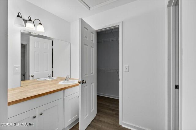 8207 KENSINGTON Square, Jacksonville, FL 32217